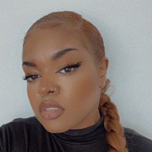 Meet your Posher, Rae